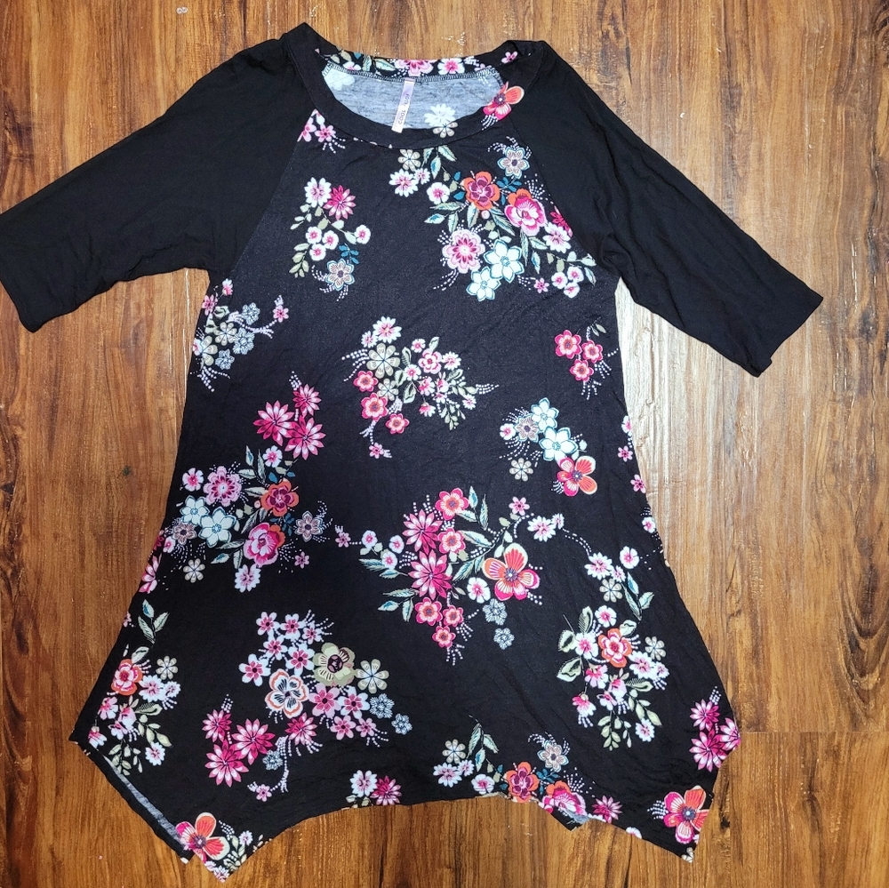 Cool Melon tunic black with flowers Large